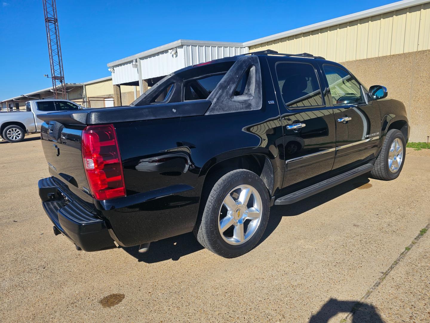 2010 BLACK /BLACK Chevrolet Avalanche LTZ 4WD (3GNVKGE03AG) with an 5.3L V8 OHV 16V FFV engine, 4-Speed Automatic transmission, located at 533 S Seven Points BLVD, Seven Points, TX, 75143, (430) 255-4030, 32.313999, -96.209351 - Photo#2